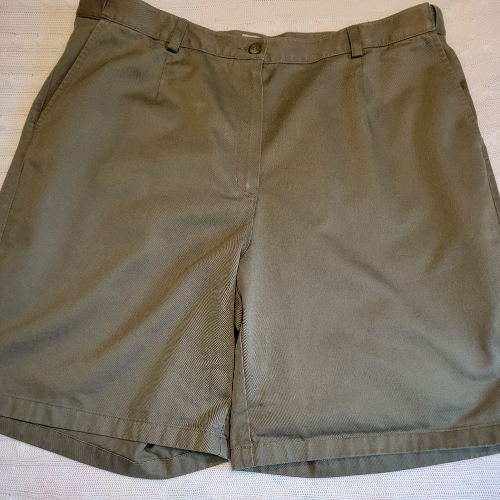 L.L. Bean Tan Bermudas Comfortable Casual Shorts